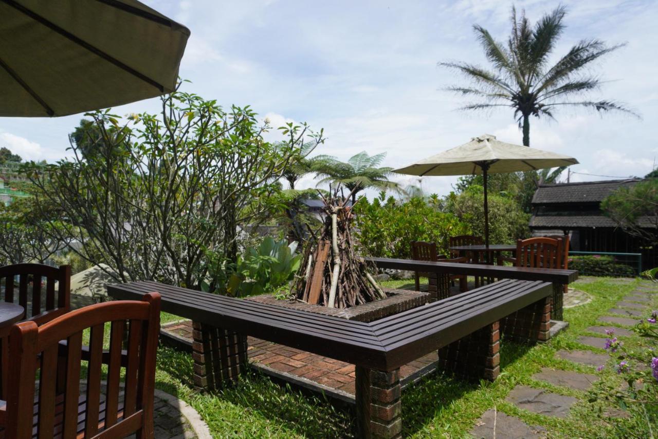 Rumah Stroberi Organic Farm & Family Lodge Лембанг Екстер'єр фото