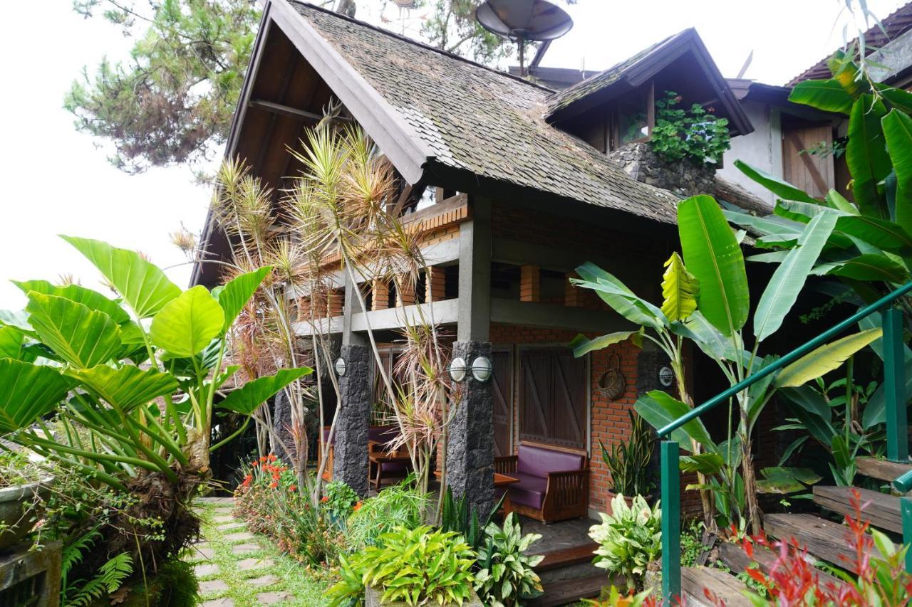 Rumah Stroberi Organic Farm & Family Lodge Лембанг Екстер'єр фото