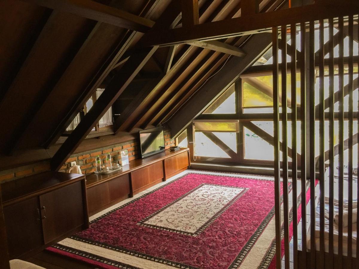 Rumah Stroberi Organic Farm & Family Lodge Лембанг Екстер'єр фото