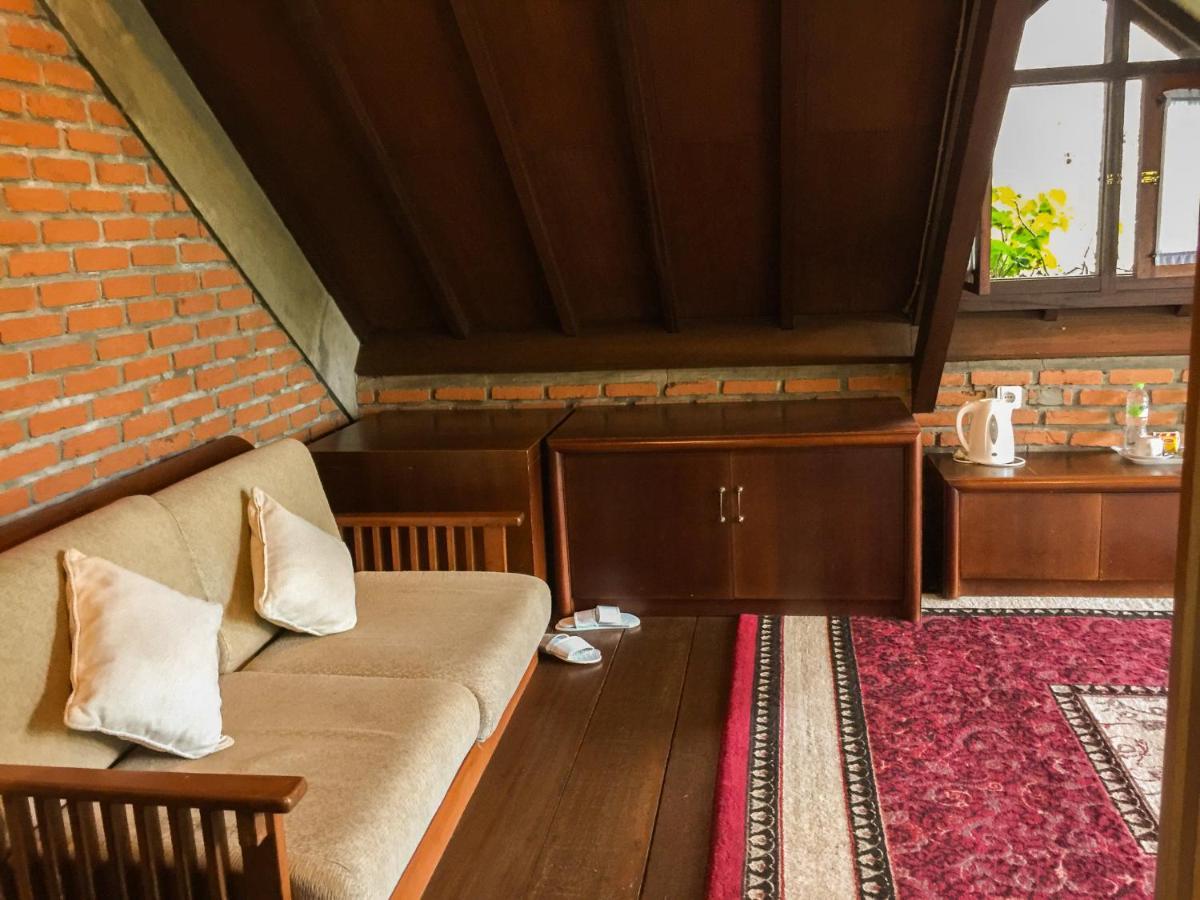 Rumah Stroberi Organic Farm & Family Lodge Лембанг Екстер'єр фото
