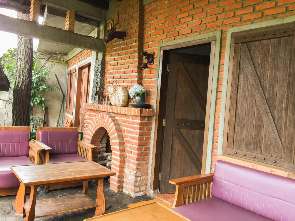 Rumah Stroberi Organic Farm & Family Lodge Лембанг Екстер'єр фото