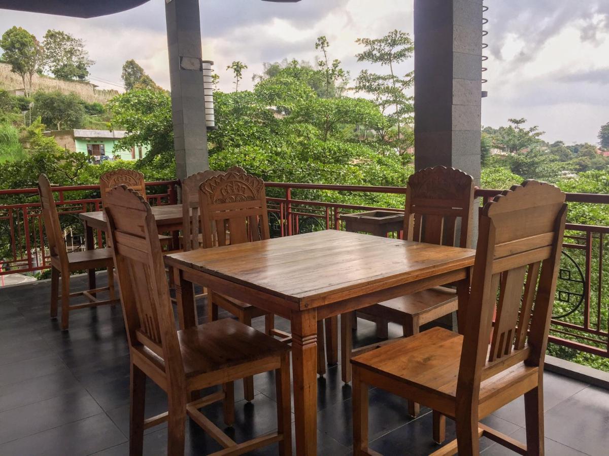 Rumah Stroberi Organic Farm & Family Lodge Лембанг Екстер'єр фото