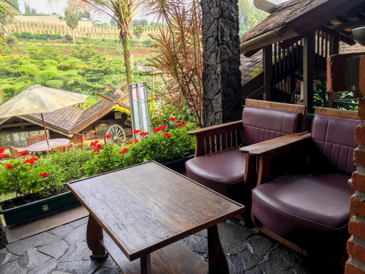 Rumah Stroberi Organic Farm & Family Lodge Лембанг Екстер'єр фото