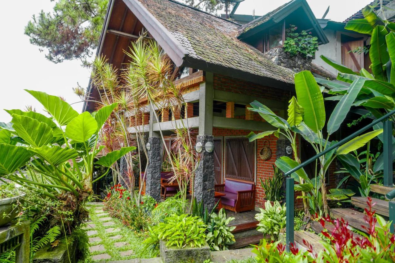 Rumah Stroberi Organic Farm & Family Lodge Лембанг Екстер'єр фото