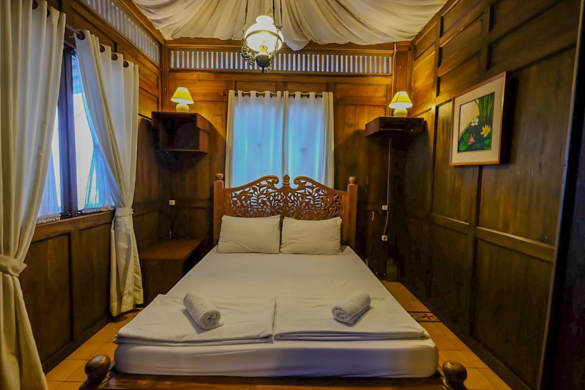 Rumah Stroberi Organic Farm & Family Lodge Лембанг Екстер'єр фото