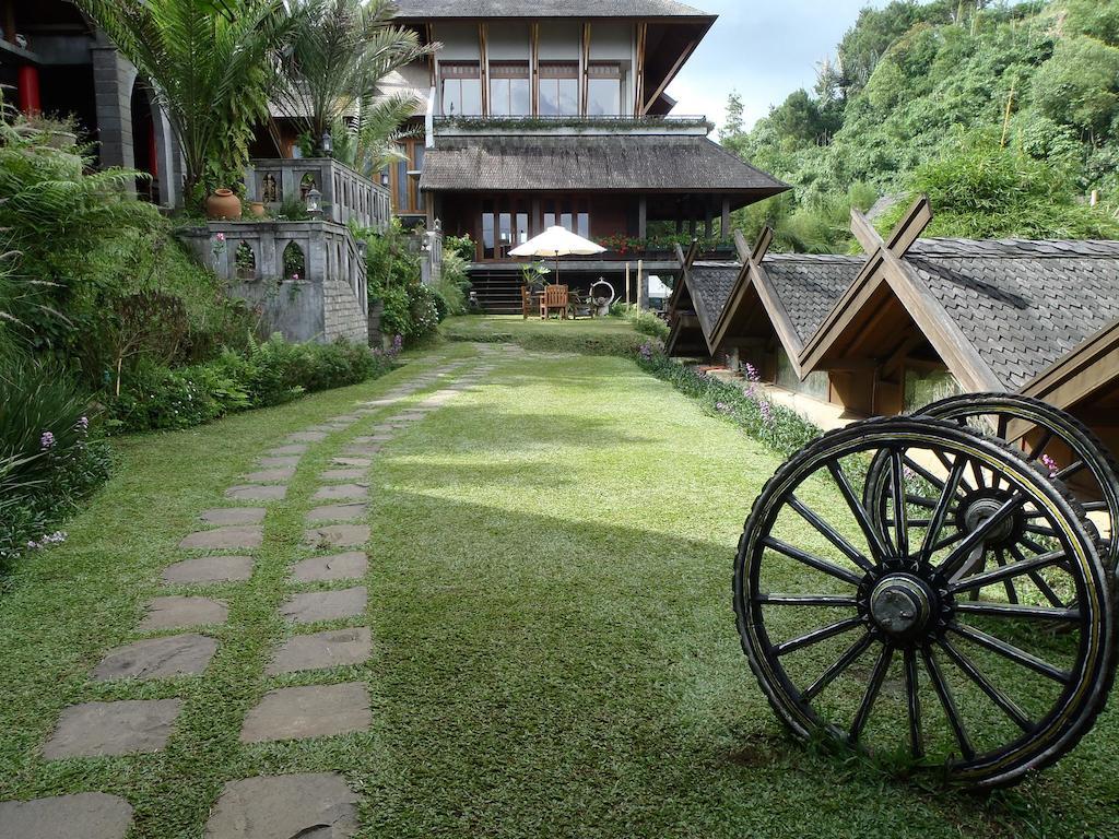 Rumah Stroberi Organic Farm & Family Lodge Лембанг Екстер'єр фото