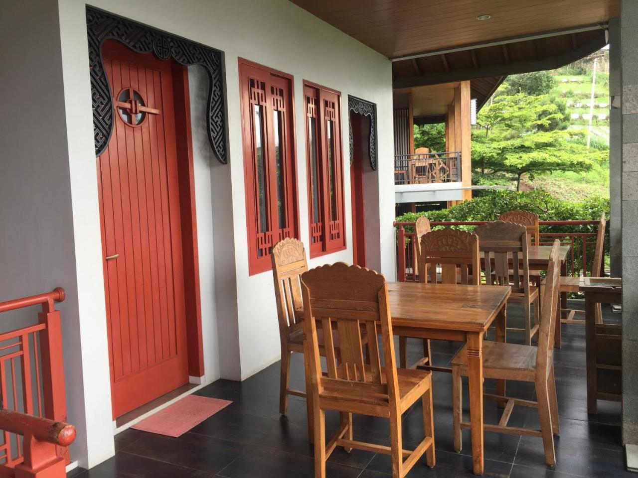 Rumah Stroberi Organic Farm & Family Lodge Лембанг Екстер'єр фото